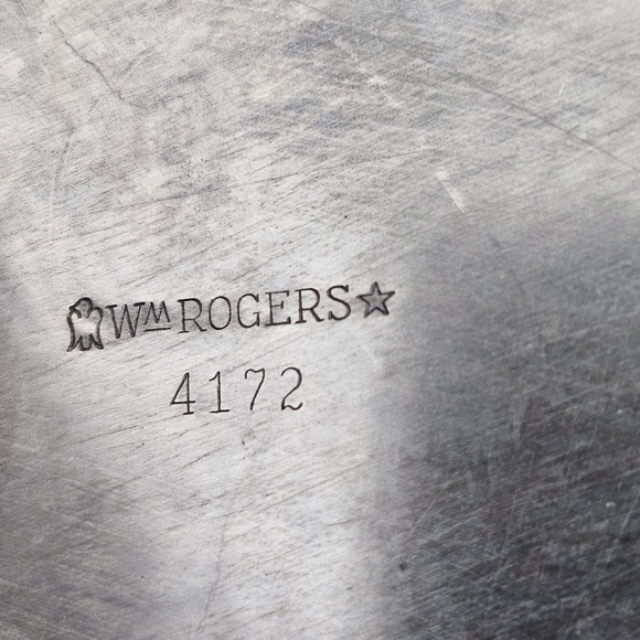 Antique WM Rogers Silver Plate Round Tray 4172, Round Serving Tray, Aged Patina - Picture 14 of 15